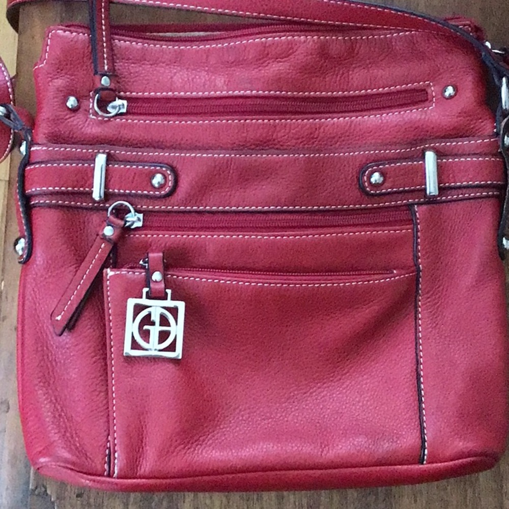 Giani Bernini red leather handbag. Multi compartment. Like new condition